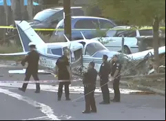 La avioneta se estrelló durante la madrugada de este jueves en un barrio de San Diego. (Especial)