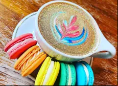 ¿Cómo hacer un latte arcoíris? La bebida para celebrar el mes del orgullo