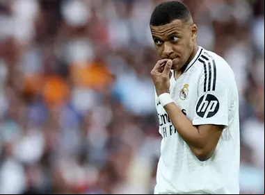 Kylian Mbappé felicita al PSG